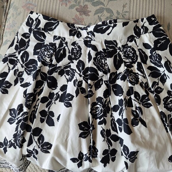 Skirt - Picture 2 of 4